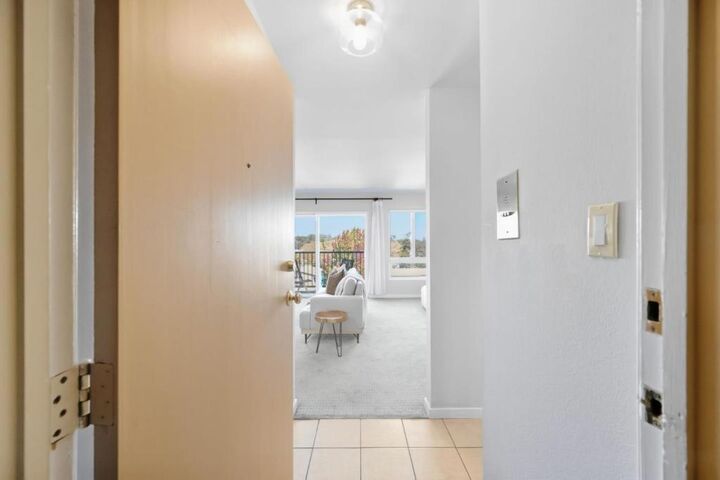 Property Photo: 833 N Humboldt Street 504 CA 94401