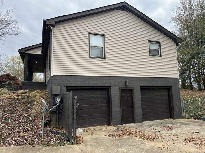 Property Photo:  916 Rossview Rd  TN 37043 