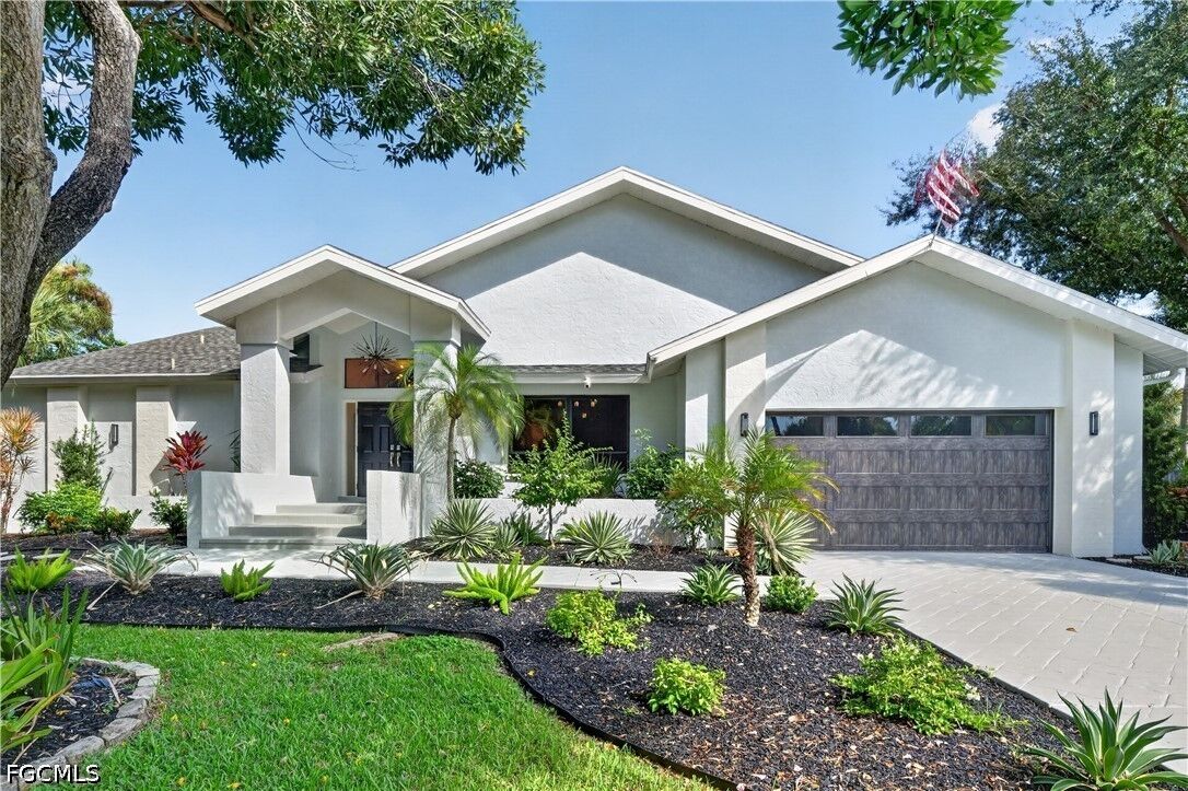 Property Photo:  15960 Muirfield Court  FL 33908 