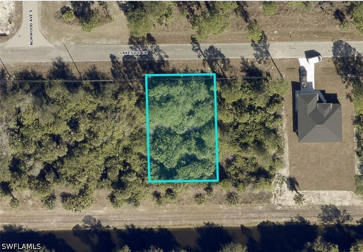 Property Photo:  1010 Lakeside Drive  FL 33974 