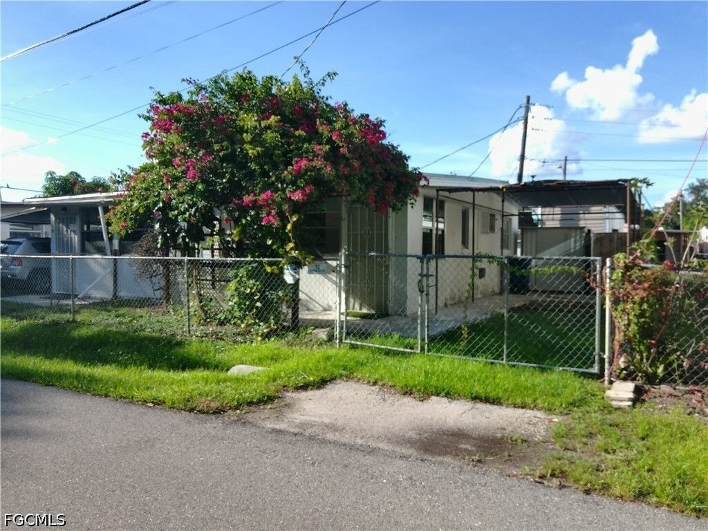Property Photo:  74 Cypress Street  FL 33903 