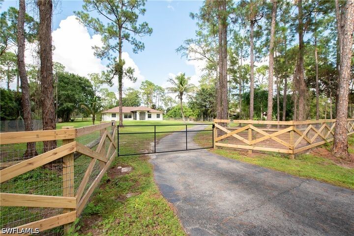 Property Photo: 3271 7th Avenue NW FL 34120