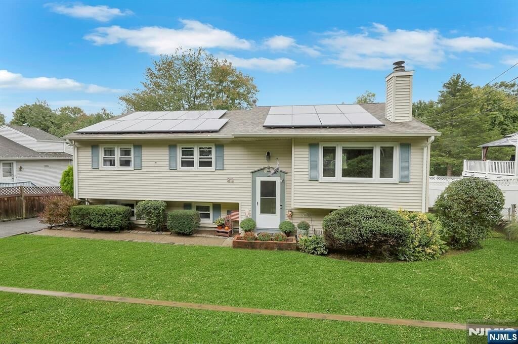 Property Photo:  21 Aldrin Drive  NJ 07465 