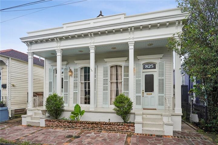 Property Photo:  827 Second Street  LA 70130 