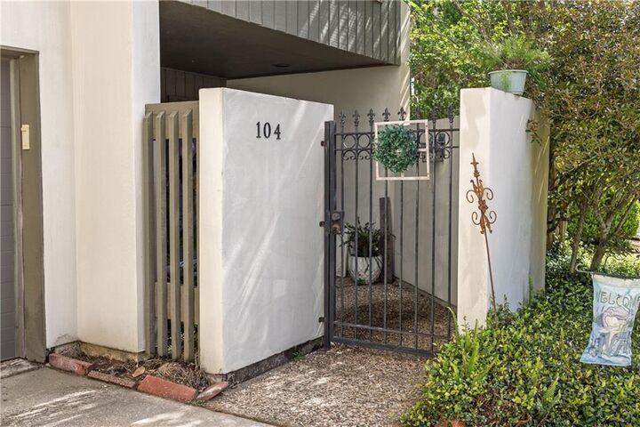 Property Photo:  104 Tchefuncte Oaks Drive 104  LA 70471 
