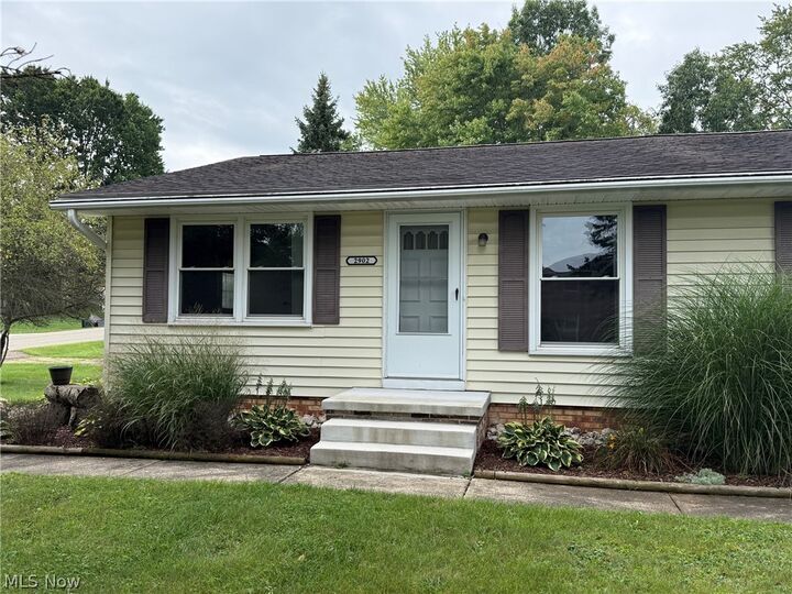 Property Photo:  2902 Thackeray Avenue NW  OH 44646 