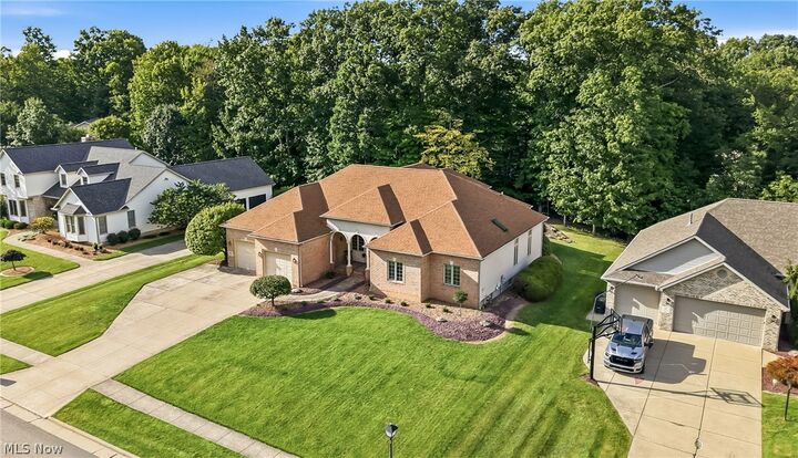 Property Photo:  40 White Oak Court  OH 44406 