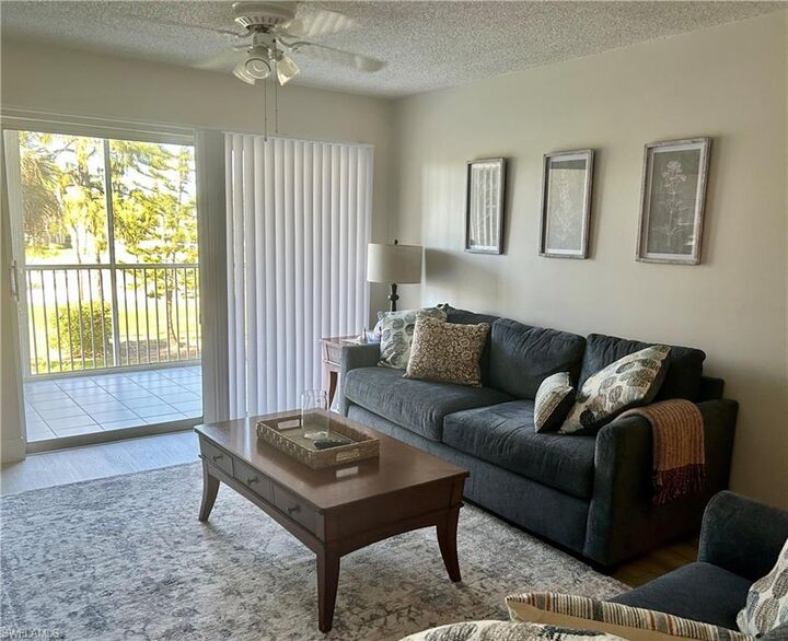 Property Photo: 441 Quail Forest Blvd 204 FL 34105