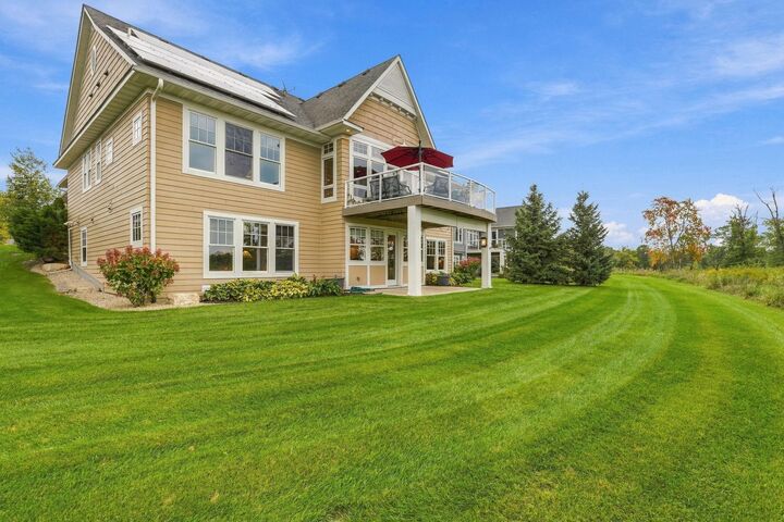 Property Photo:  21 Phoebe Lane  MN 55127 