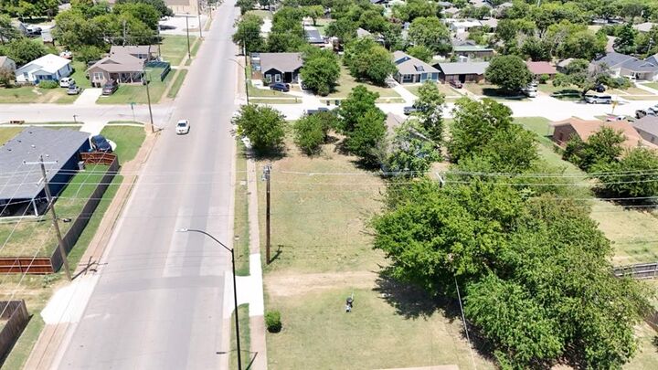 Property Photo: 5637 Humbert Avenue TX 76107