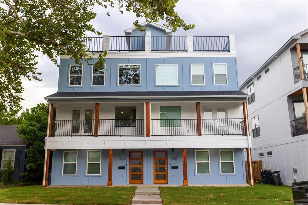 Property Photo:  3220 Forest Park Boulevard  TX 76110 