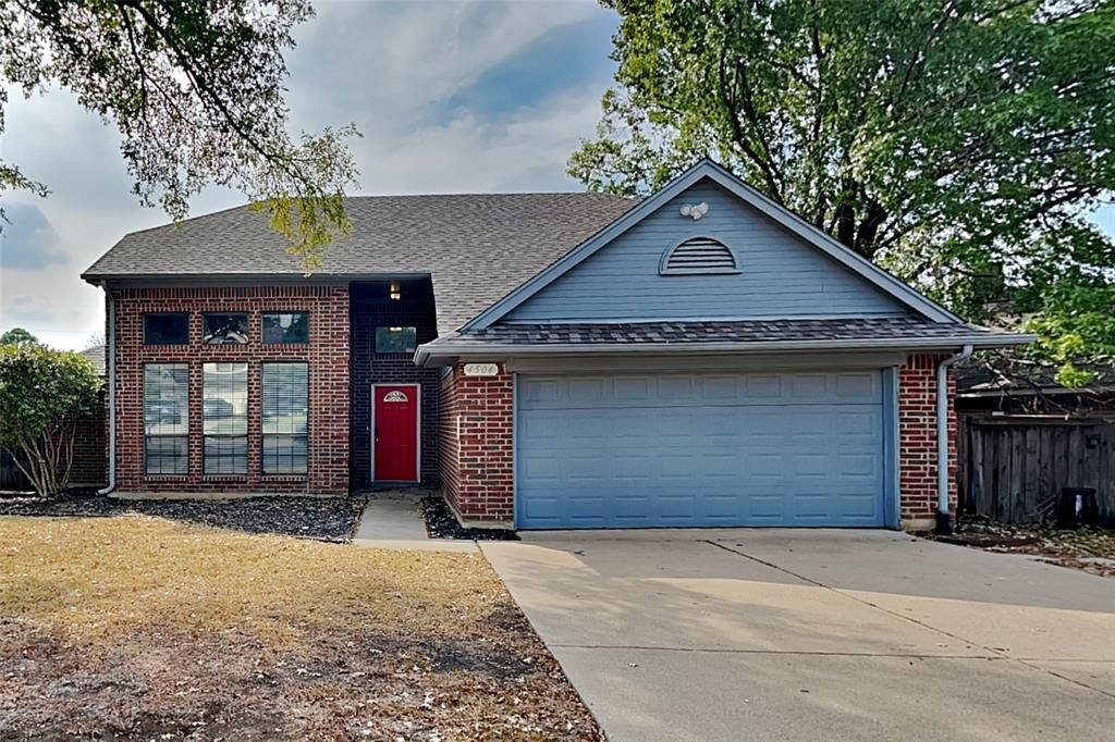 Property Photo:  4504 Westchase Circle  TX 76051 
