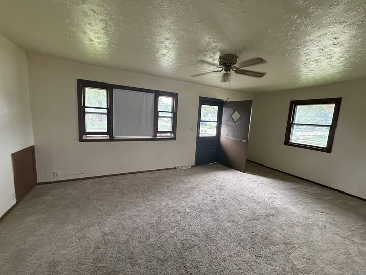 Property Photo:  304 7th Avenue  NE 68776 