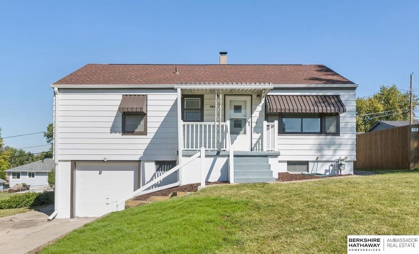 Property Photo: 4460 Hillsdale Avenue NE 68107