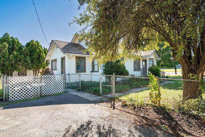 Property Photo: 2357 Ross Lane OR 97501
