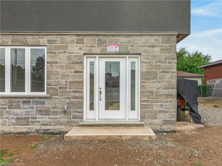 Property Photo:  17 Victor Boulevard R  ON L9A 2V3 