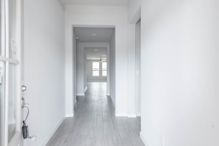 Property Photo:  