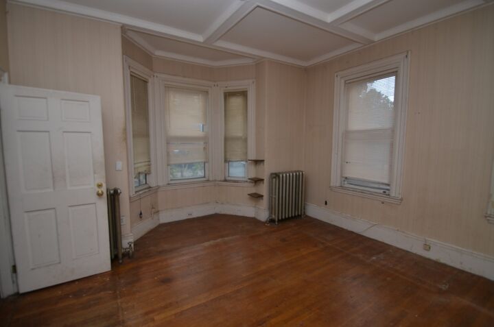 Property Photo:  33 Parrott St  MA 01902 