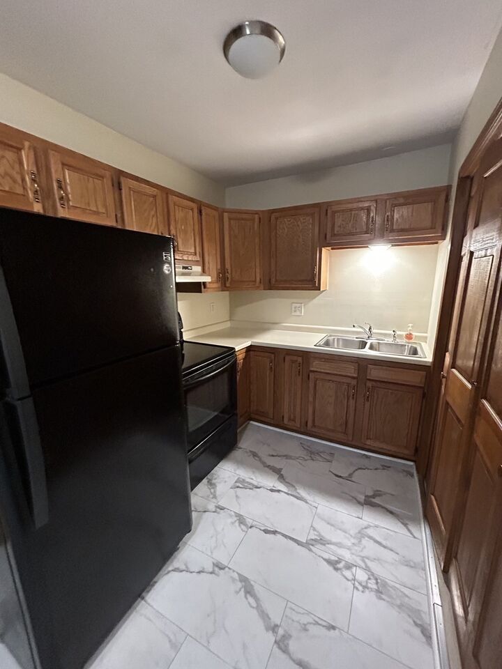 Property Photo: 62 Main 1R MA 01463