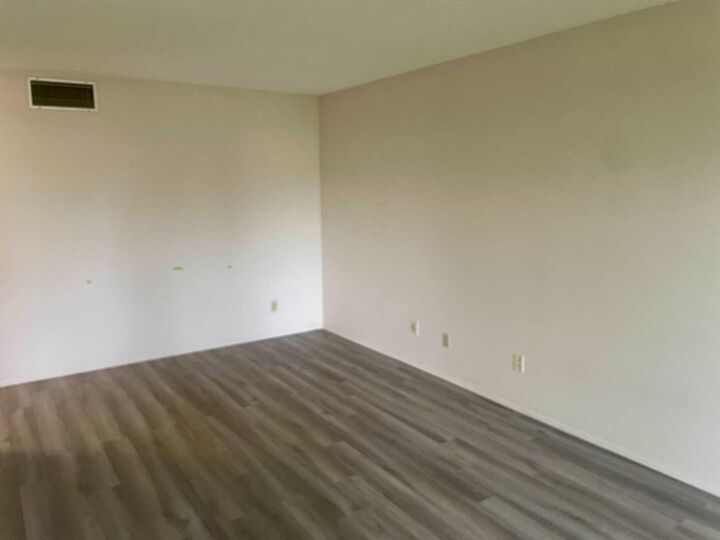 Property Photo:  75 Temple Boulevard W 107  AB T1K 5M2 