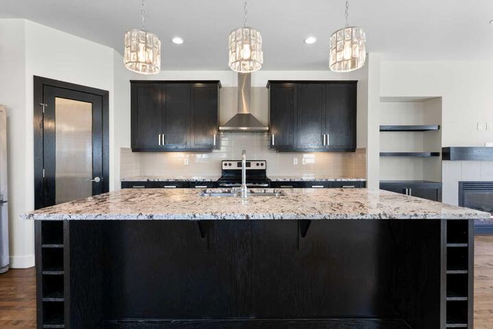 Property Photo:  615 50 Avenue SW  AB T2S 1H6 