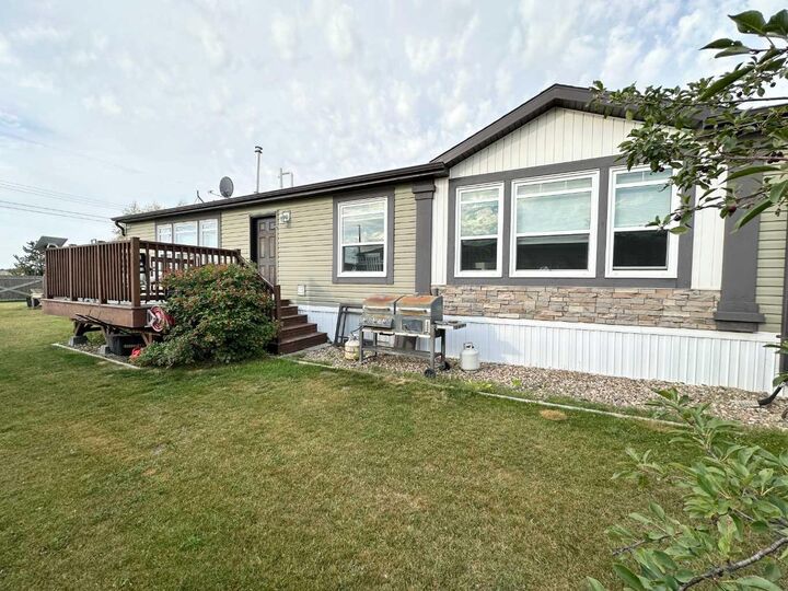 Property Photo:  5007 44 Avenue  AB T9X 0A9 