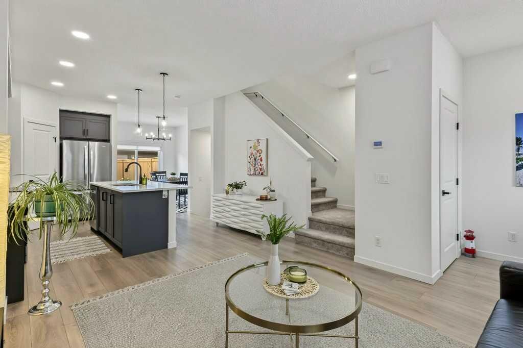 Property Photo:  533 Sage Hill Road NW  AB T3R 1Y2 
