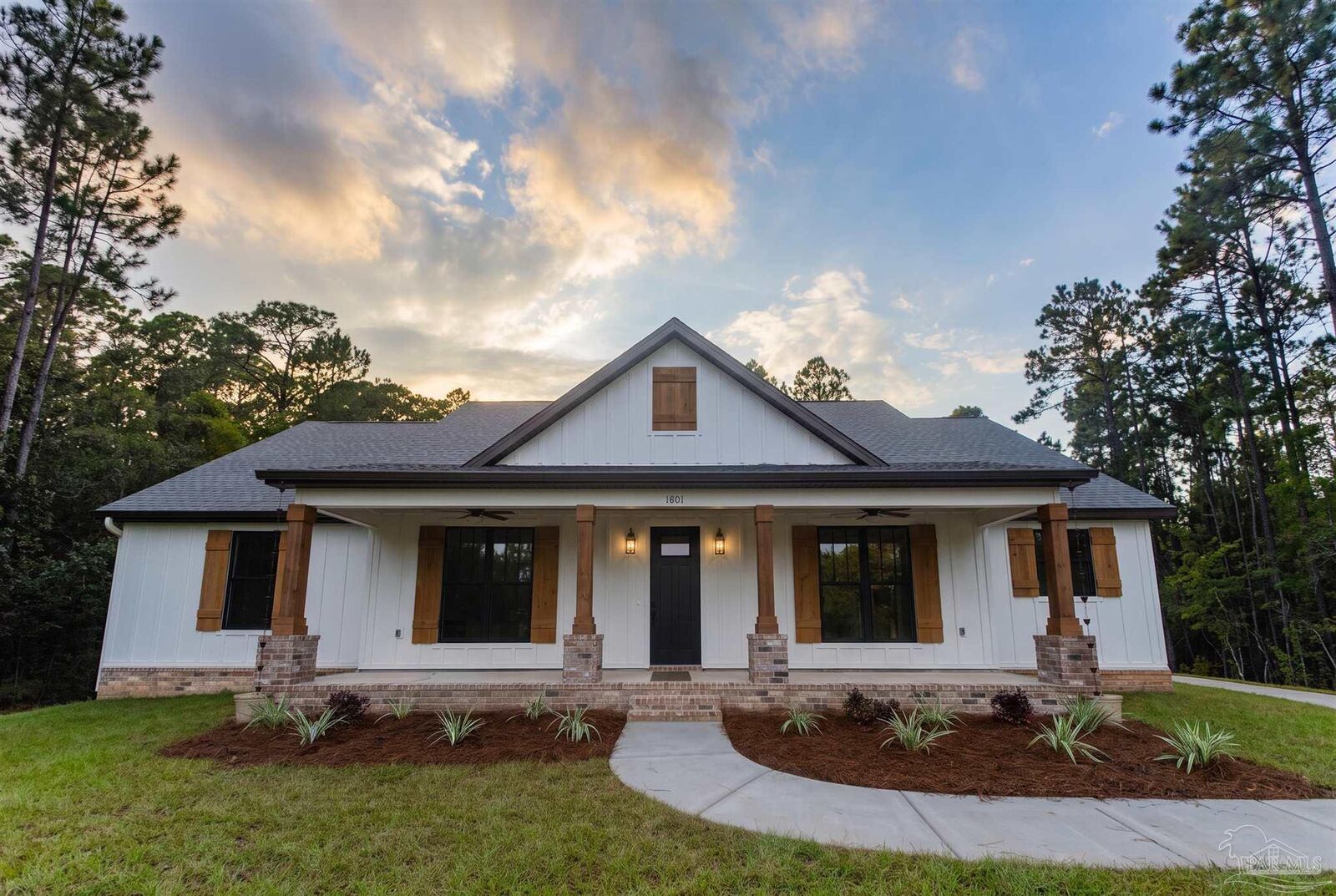Property Photo:  1601 Moonraker Dr  FL 32583 