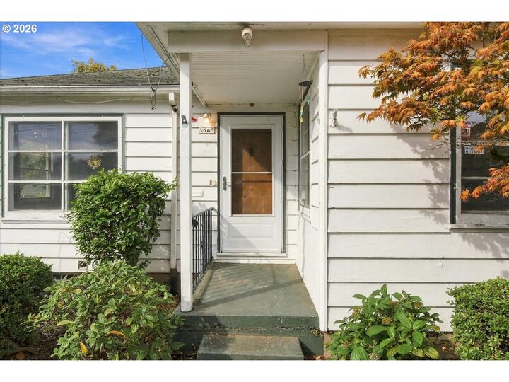 Property Photo:  3545 SE 74th Ave  OR 97206 
