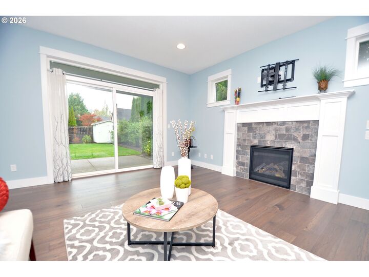 Property Photo: 880 Caitlyn Pl OR 97013