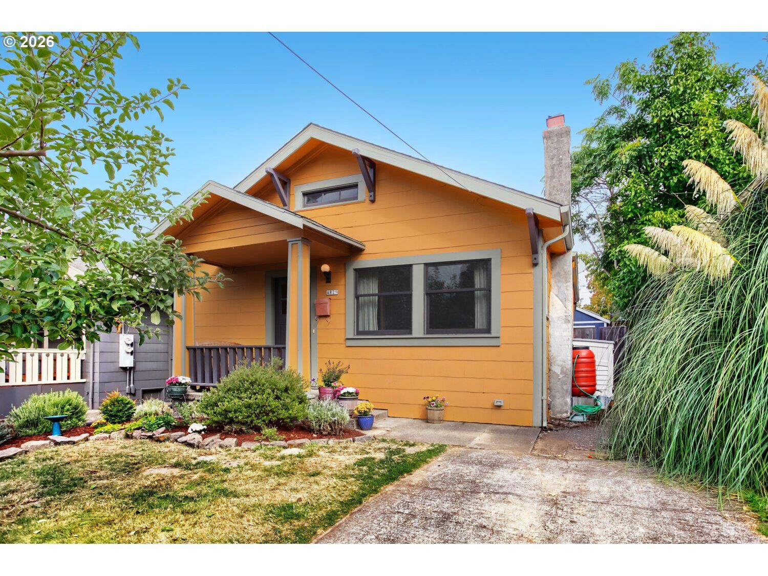 Property Photo:  4829 SE Sherman St  OR 97215 