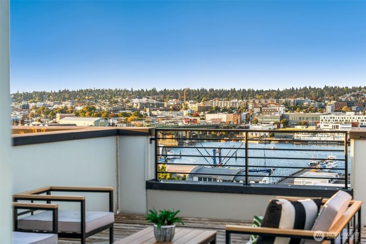 Property Photo: 1208 W Emerson Street WA 98119