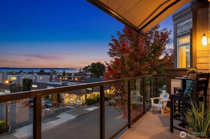 Property Photo:  505  5th Avenue S 305  WA 98020 