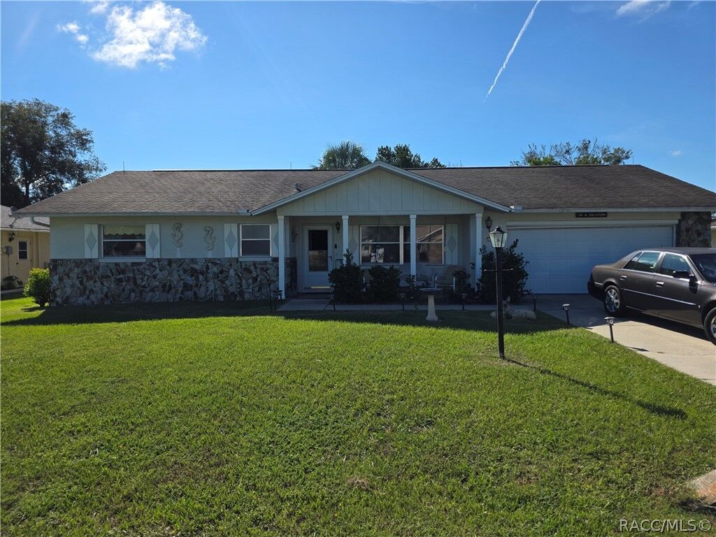 Property Photo:  178 W Hollyfern Place  FL 34465 