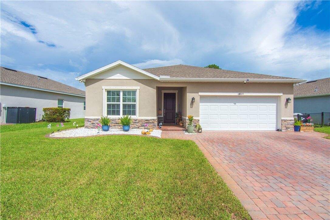 Property Photo:  4204 Keeson Circle  FL 32967 