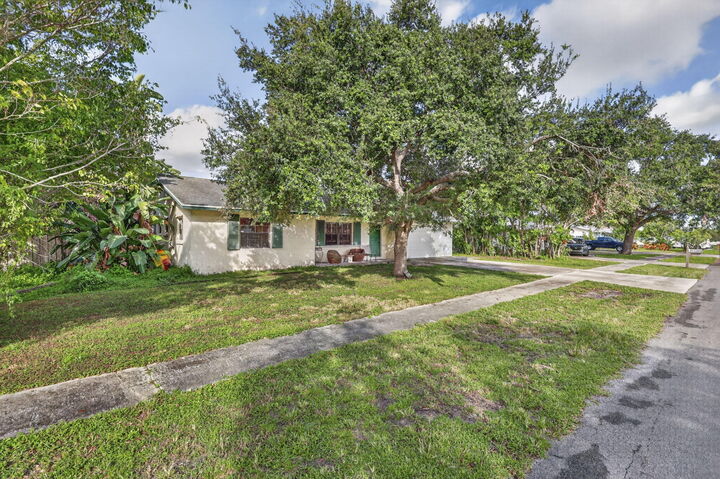 Property Photo: 1209 NW 8th Street FL 33426