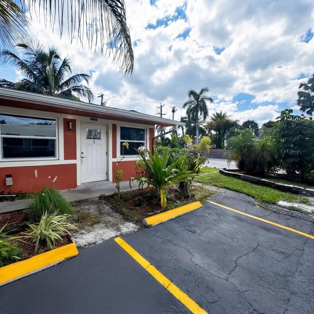 Property Photo:  1500 NE 62nd Street 1  FL 33334 
