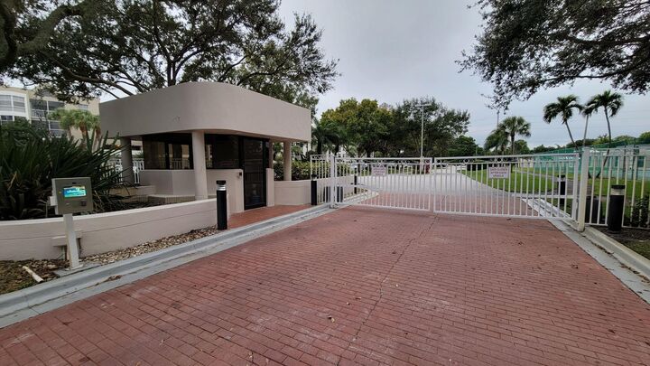 Property Photo:  5936 Morningstar Circle 202  FL 33484 