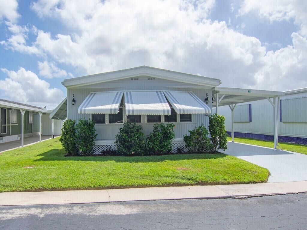 Property Photo:  4800 SE Federal Hwy Highway 65  FL 34994 