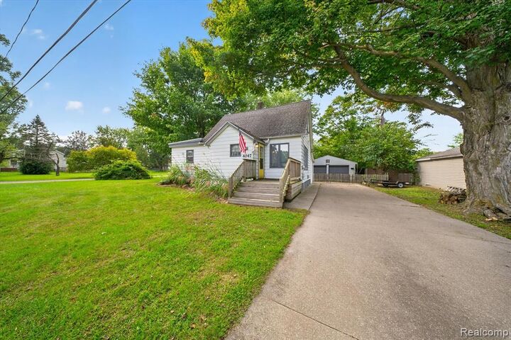 Property Photo:  4047 N Vassar Road  MI 48506 
