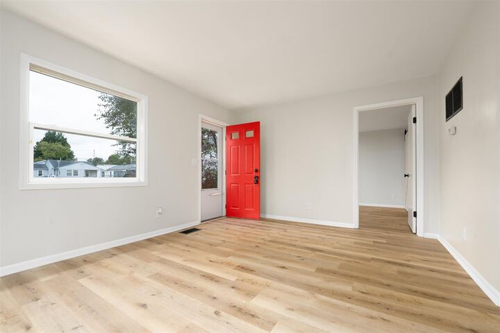Property Photo:  1427 Hunt Street  IN 47374 