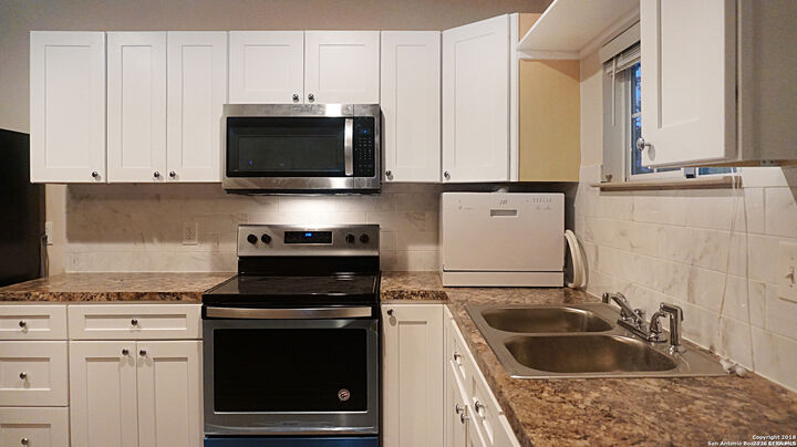 Property Photo:  1506 Waverly Ave Studio 2  TX 78201 