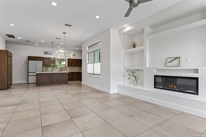 Property Photo:  426 E Fest St  TX 78204 