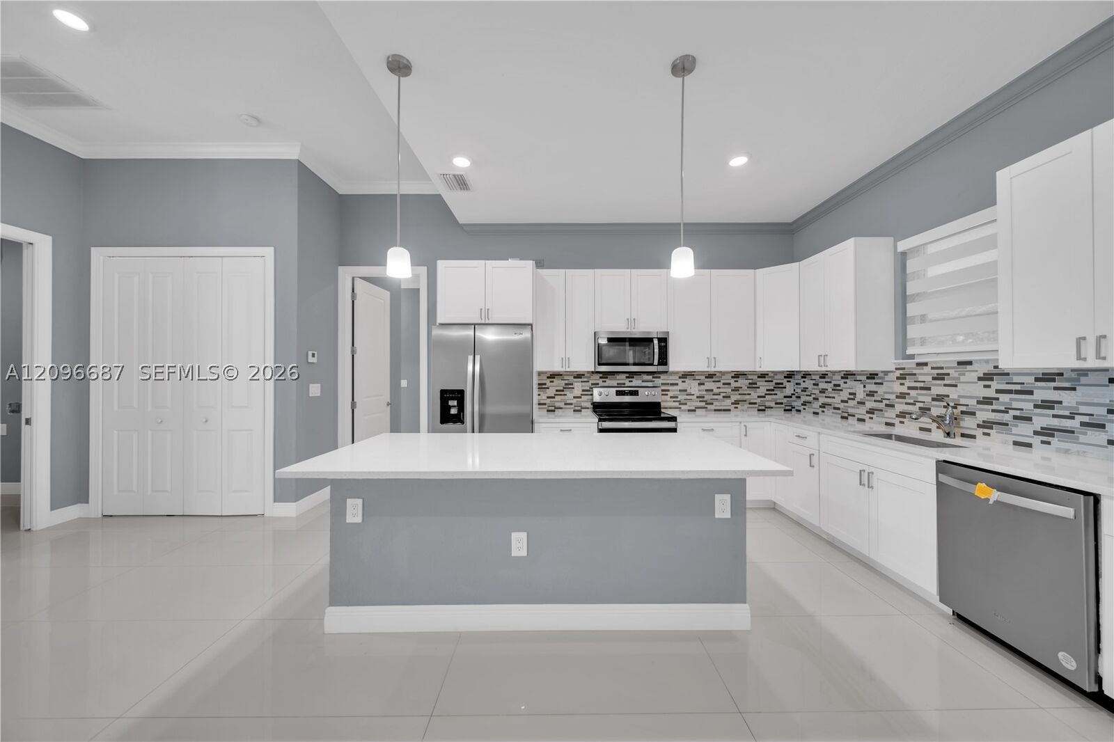 Property Photo: 105 E 15th St FL 33972
