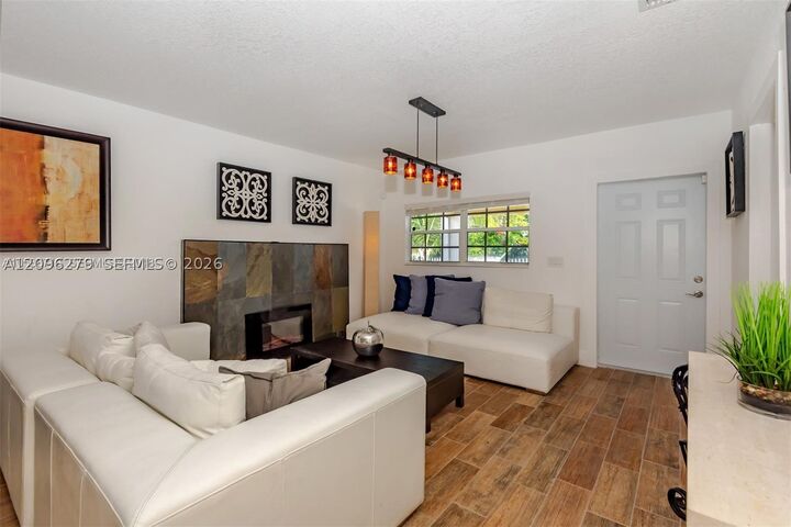 Property Photo: 118 NW 35th St FL 33127