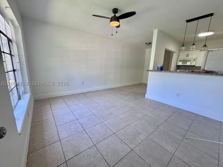 Property Photo:  
