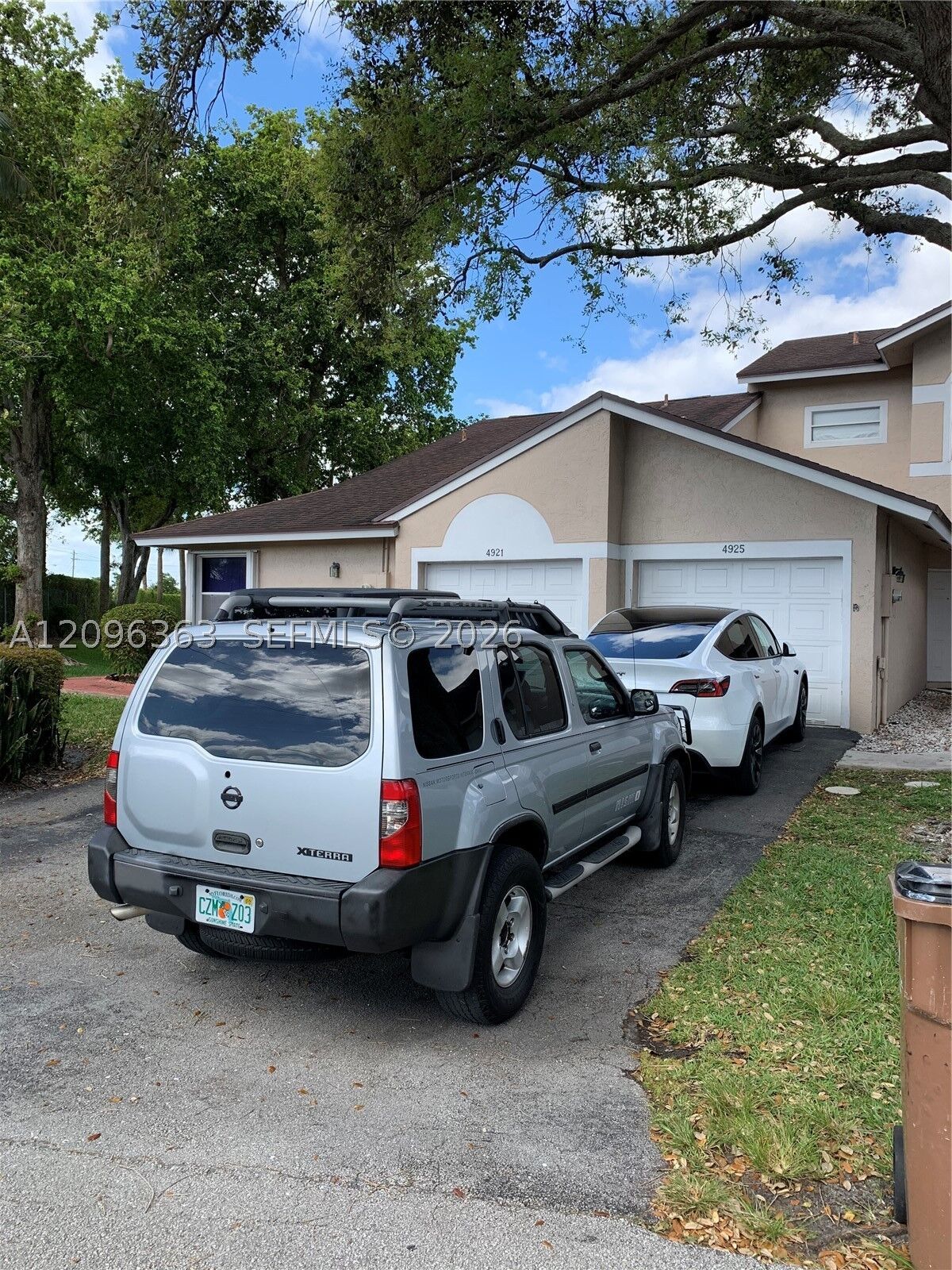 Property Photo: 4925 W Lakes Dr FL 33442