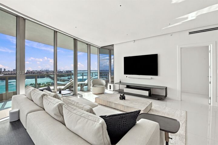 Property Photo: 900 Biscayne Blvd 2406 FL 33132