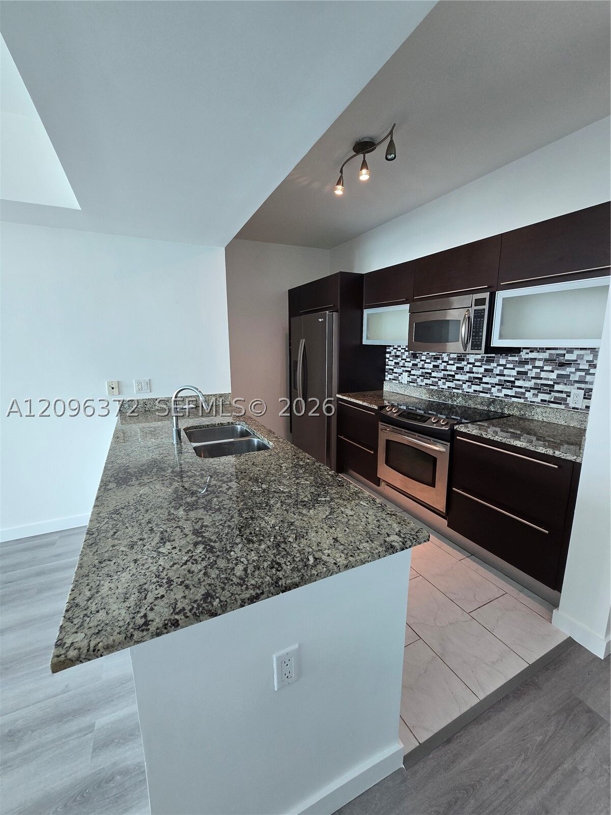 Property Photo:  950 Brickell Bay Dr 3300  FL 33131 