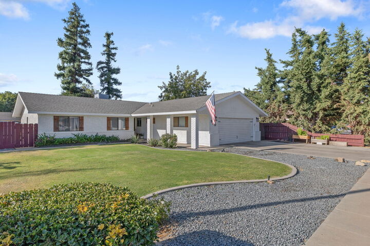 Property Photo: 520 Crane Avenue CA 93221